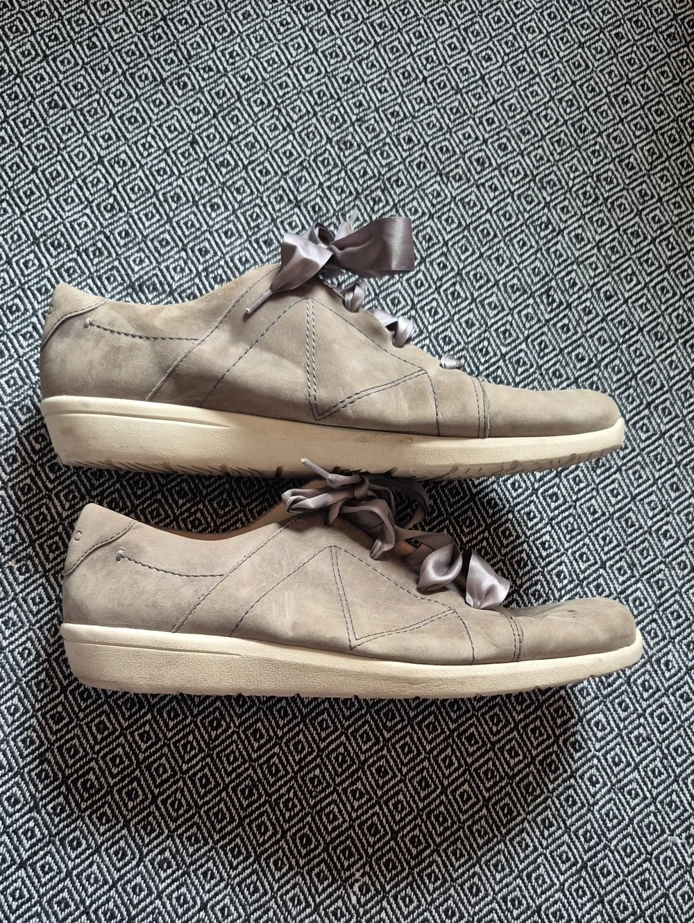 Vionic Lace Up Sneakers Size 9.5